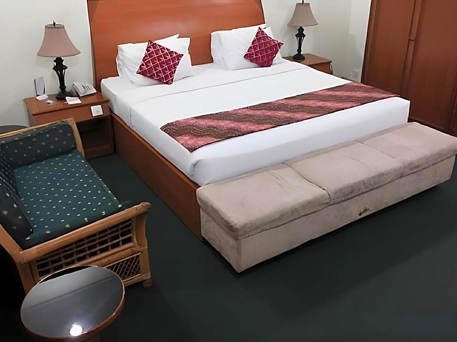 Urbanview Hotel Crown Tasikmalaya by RedDoorz