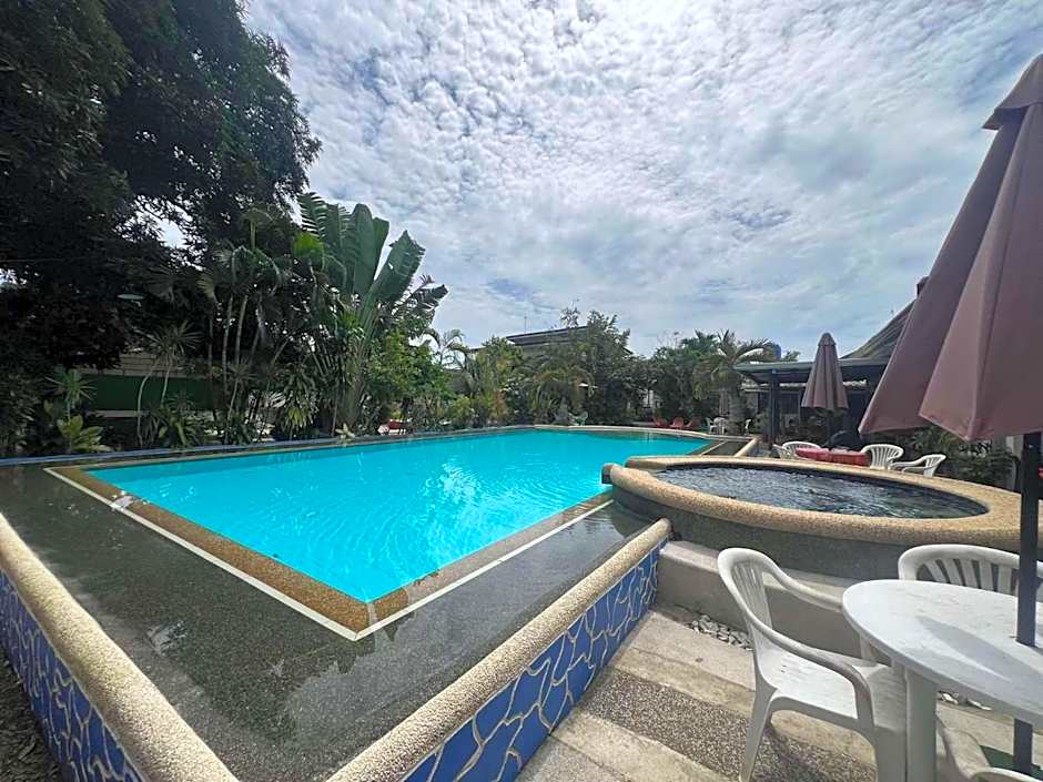 Ice Bear Bar & Tourist Inn