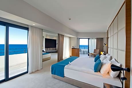 1 King Bed Honeymoon Suite Sea View Non-Smoking
