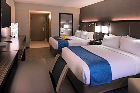 Standard Room with Two Queen Beds - Communications Accessible Tub