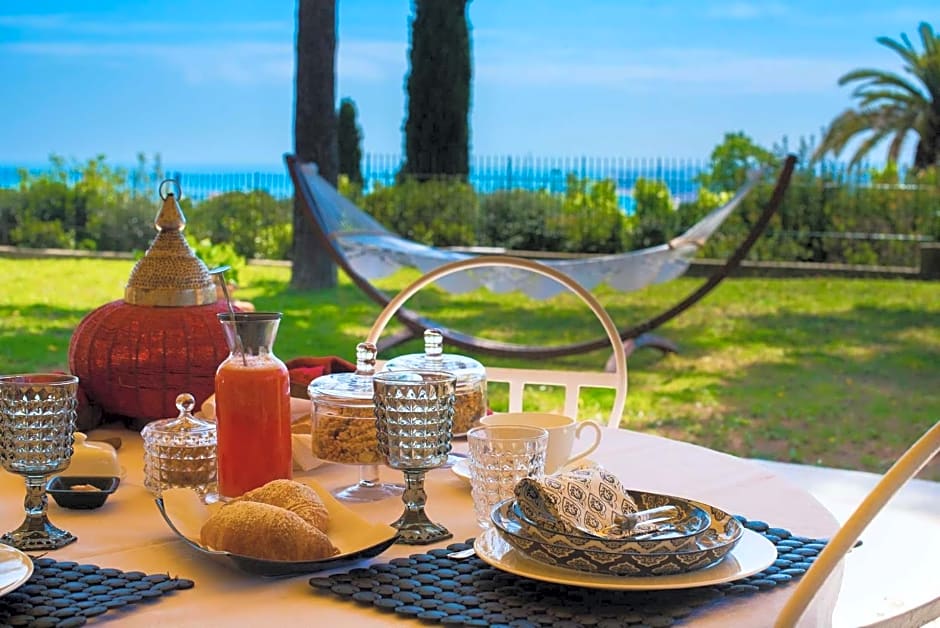 Tra gli Alberi e il Mare