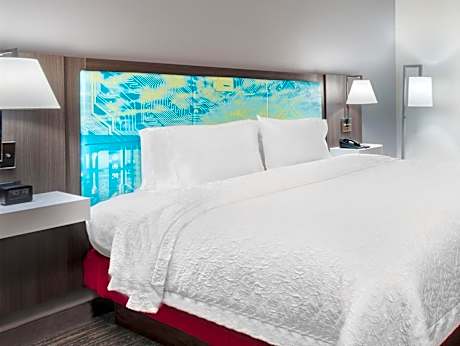 1 King Bed With Whirlpool Nonsmoking