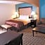 La Quinta Inn & Suites by Wyndham Maingate Fort Jackson