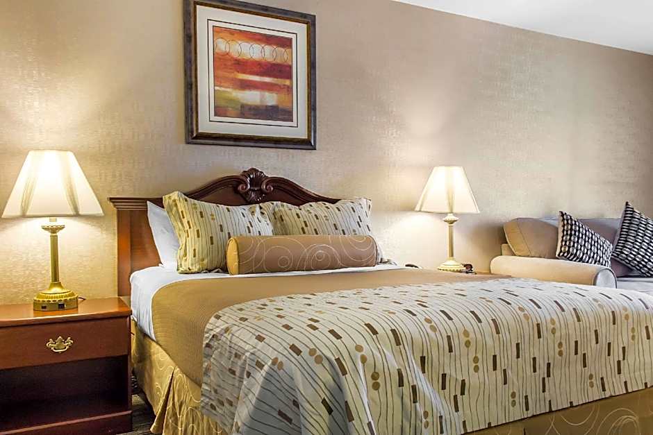 Photo 1 of 6 of 1 Queen Bed