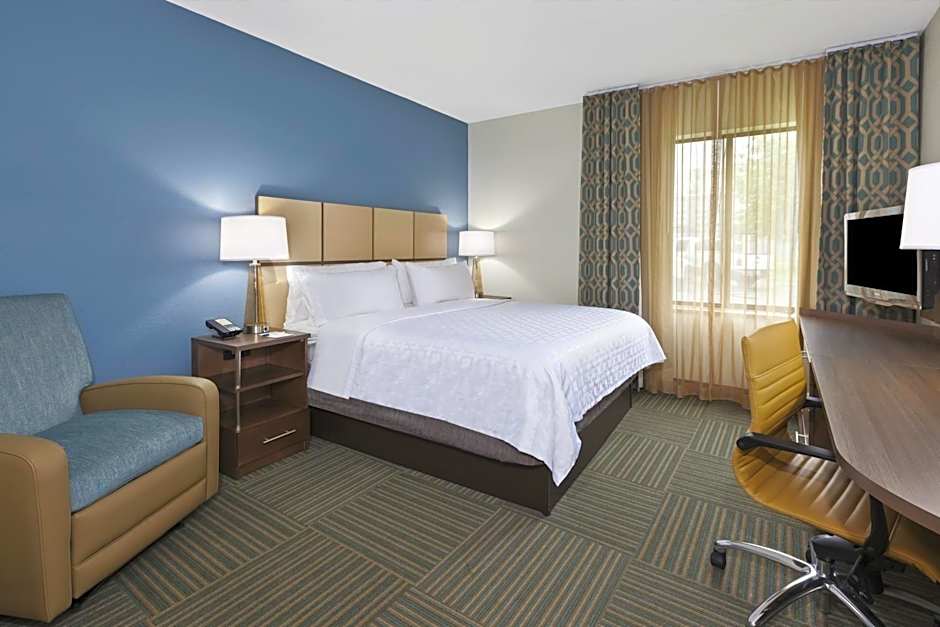 Candlewood Suites Grand Rapids Airport By IHG