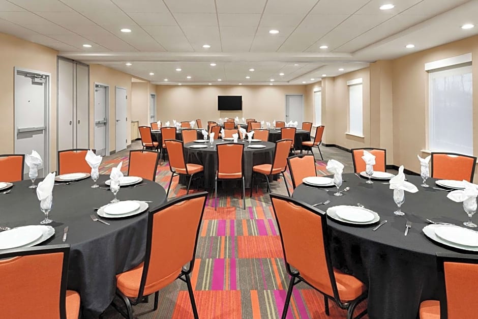 Home2 Suites by Hilton Woodbridge Potomac Mills