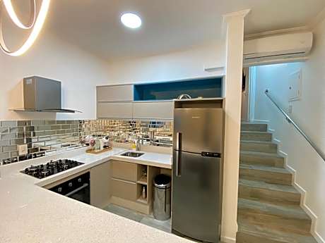 Fabuloso flat 241, Amarílis, Riviera de São Lourenço 3 Piscinas climatizadas carregador veiculo eletrico 2 quartos sendo uma suíte internet 500mb Adega, cozinha equipada completa, serviço de praia fim de semana limpeza trocas de toalhas,