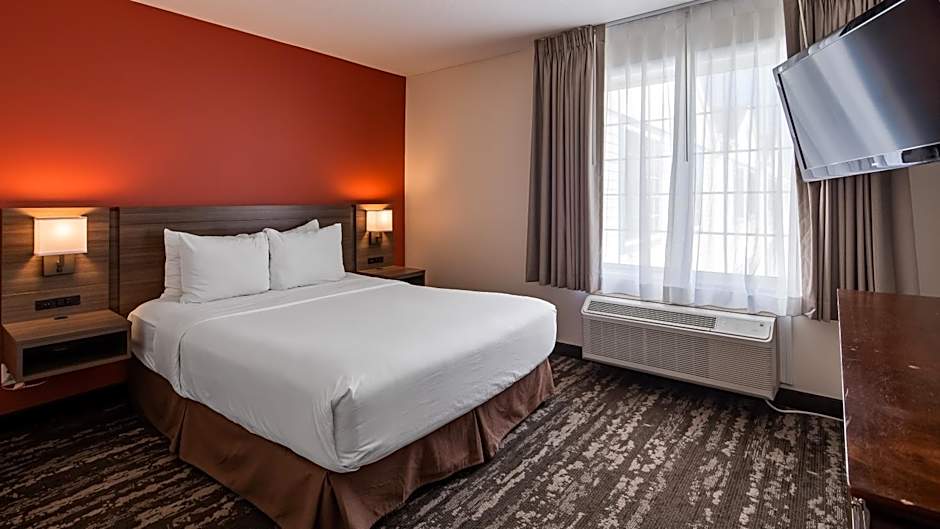 Charlevoix Inn & Suites SureStay Collection by Best Western