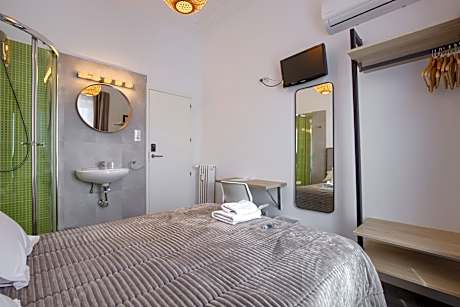 Single Room with Shared Toilet