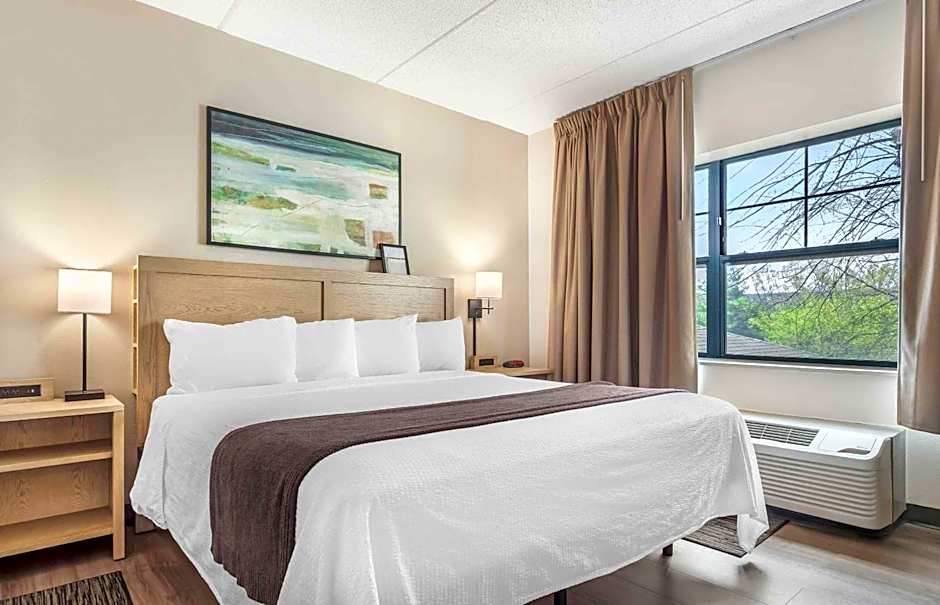 Photo 1 of 5 of Studio 1 King Bed