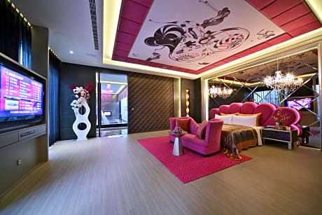 Deluxe Double Room - 2A(check in after 18:00 & Karaoke)