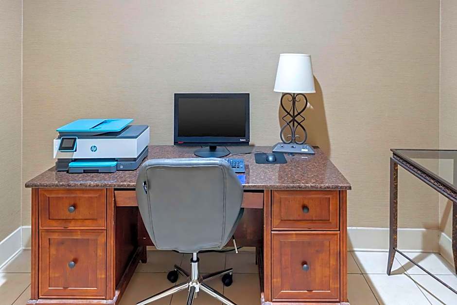 Comfort Suites Normal University area