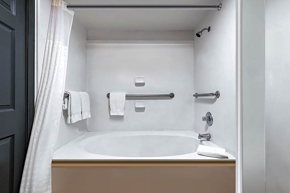 Ramada by Wyndham Tulsa Broken Arrow