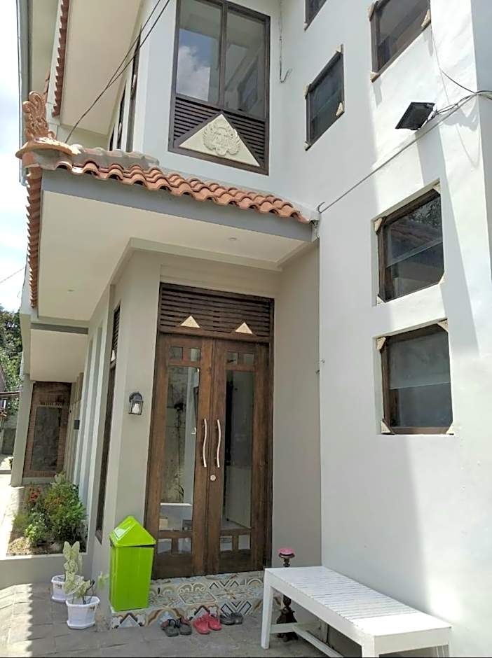 SaBi Guest House - Strategic Family -married couples only- Hostel in Prawirotaman