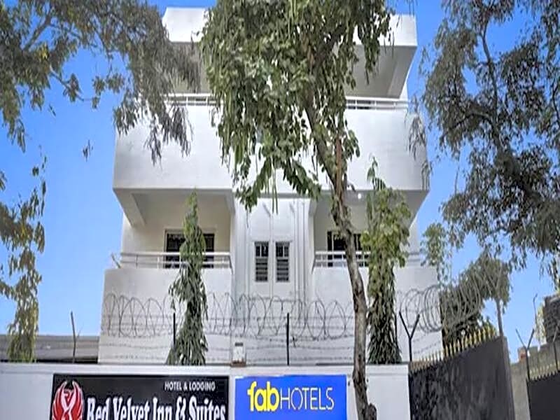 FabHotel Red Velvet Inn & Suites