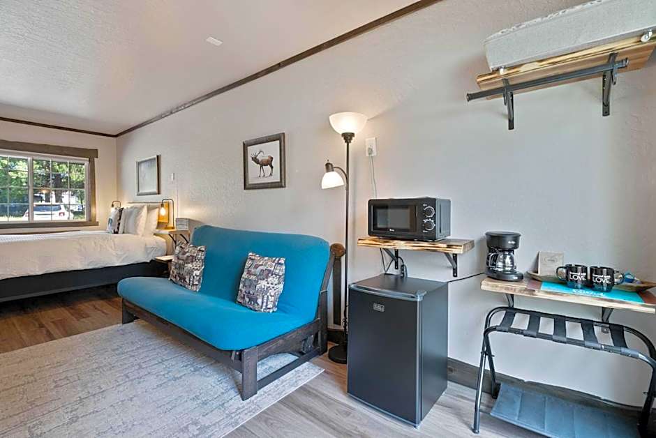 Lake Village Lodge