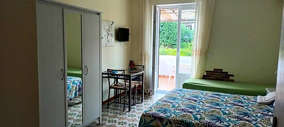 Villa Olivia Residence Ischia - Monolocali e Bilocali nel Verde con Piscine e Vista Mare