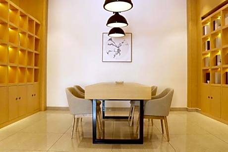 7 Days Premium·Weihai High-speed Rail Station Bathing Beach