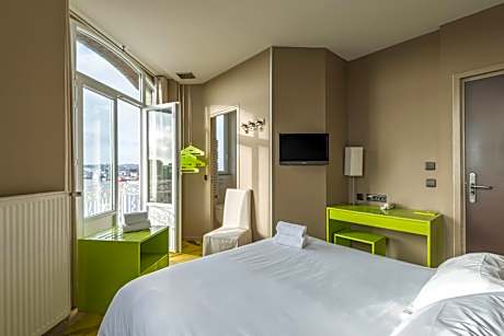 Double Room Overlooking the Harbor