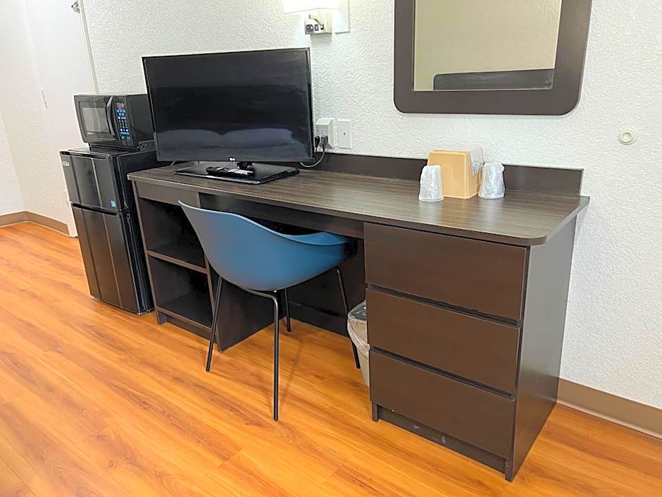 Motel 6-Longview, TX