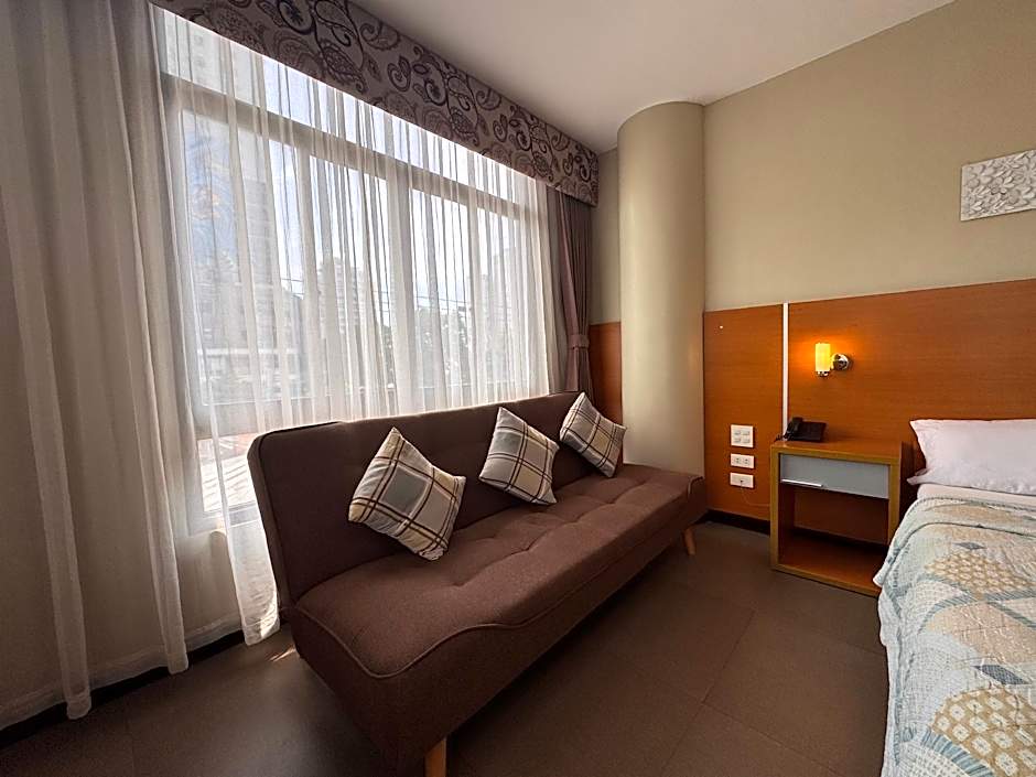 [ACTIVE] Fuente Oro Business Suites