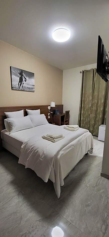 SQUARE HOTEL