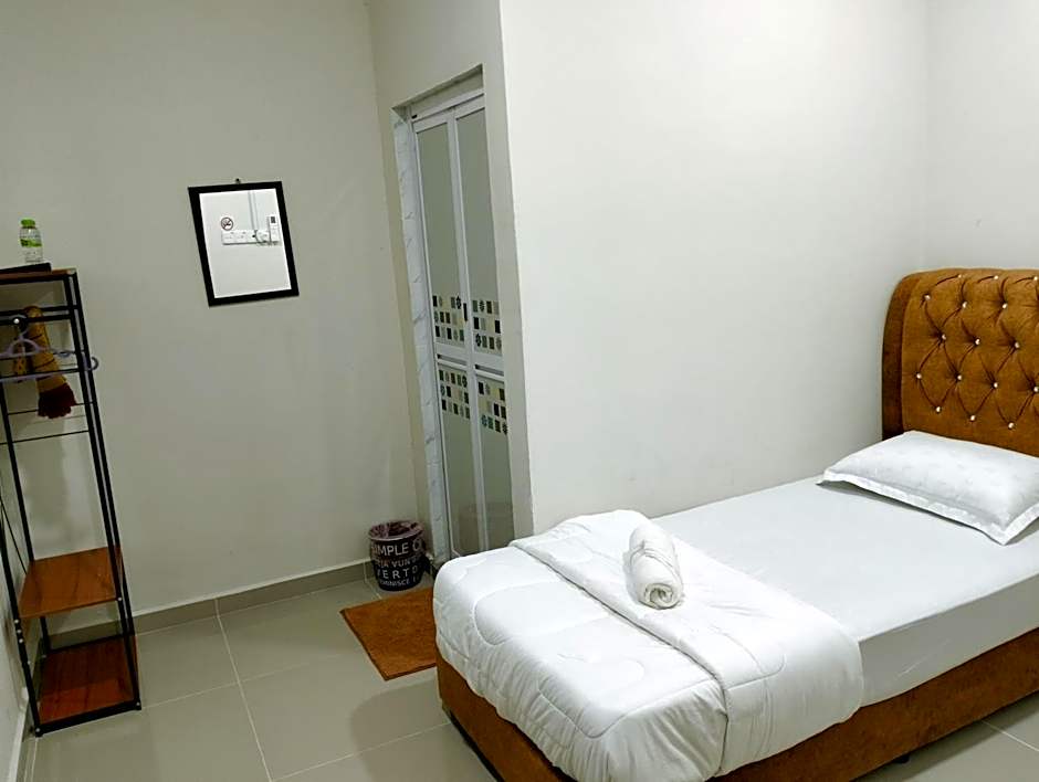 TAMU ROOMSTAY TOK MOLOR