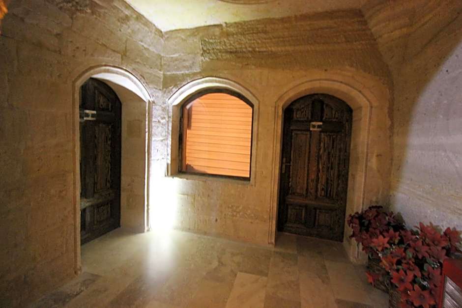 Family Cave Suite Hotel