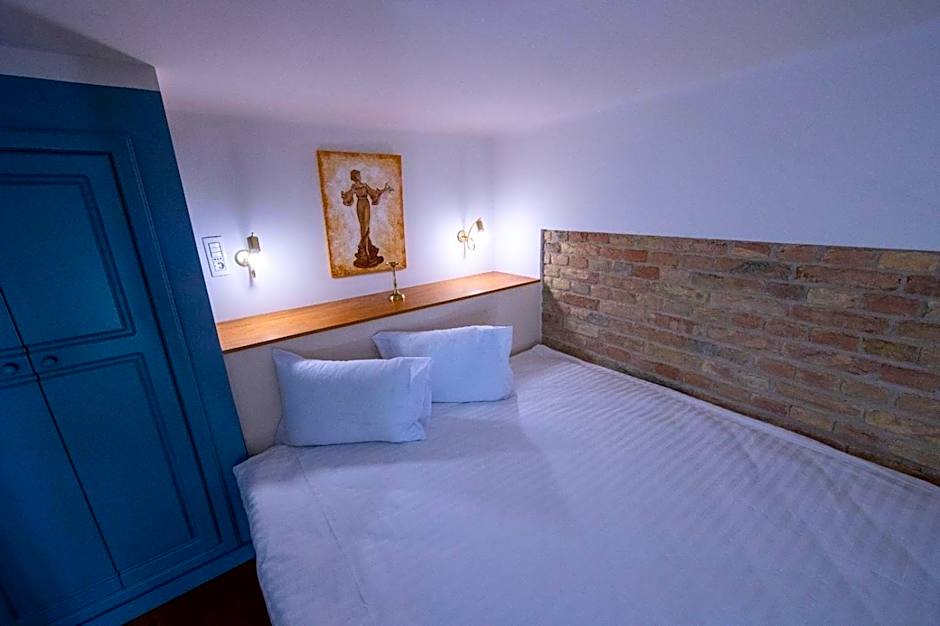 VISAJ Deluxe Downtown