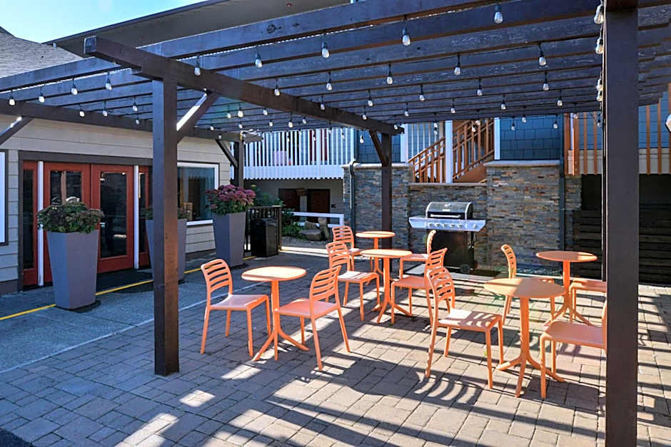 The Coho Oceanfront Lodge