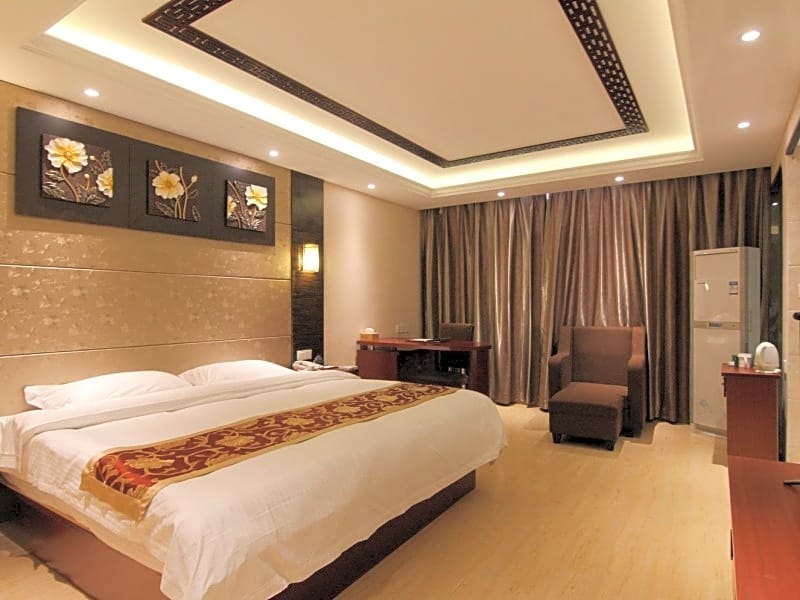 GreenTree Inn Zhenjiang Jurong Yalong Business Hotel