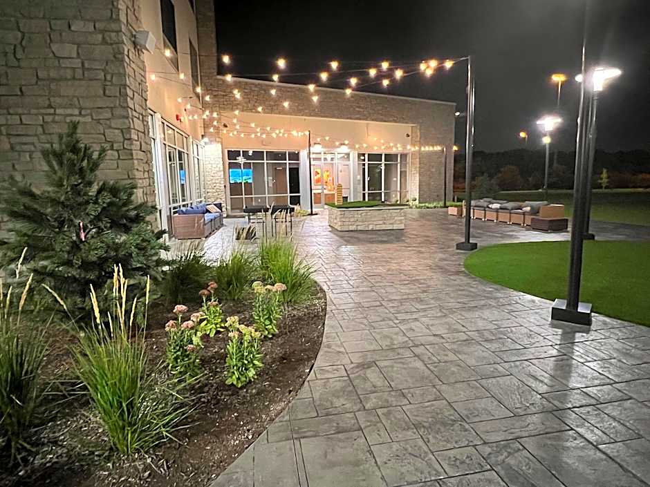 Holiday Inn Express & Suites Chicago Schaumburg By IHG