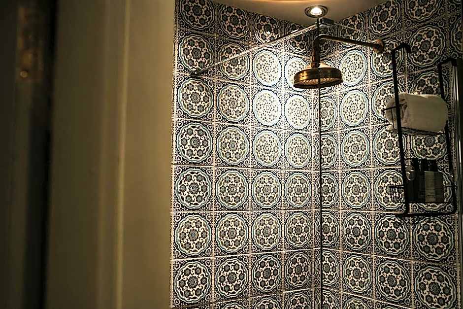 Le Petit Chateau & William de Percy