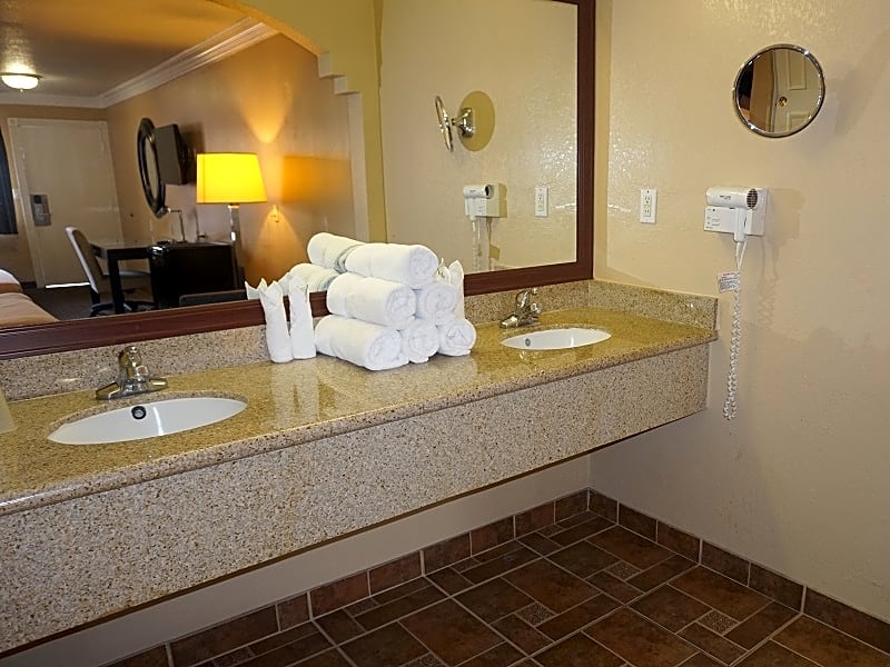 Hollywood Inn Express South