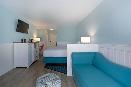 Premium - 1 King Bed Oceanfront - 4 Seasons - No Pets