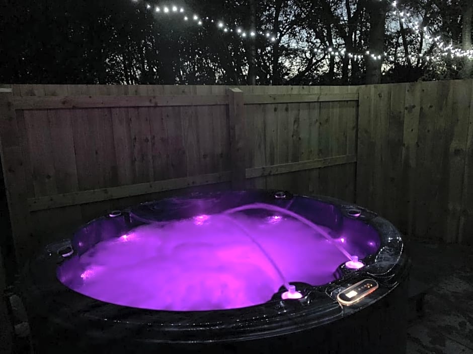 Lola Lodge - Luxury Hot Tub Retreat