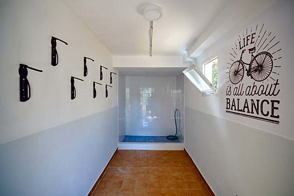 Bahia Camp de Mar Suites