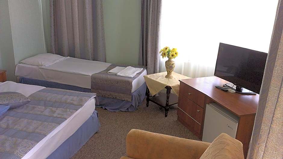 Family Hotel Lazuren Briag