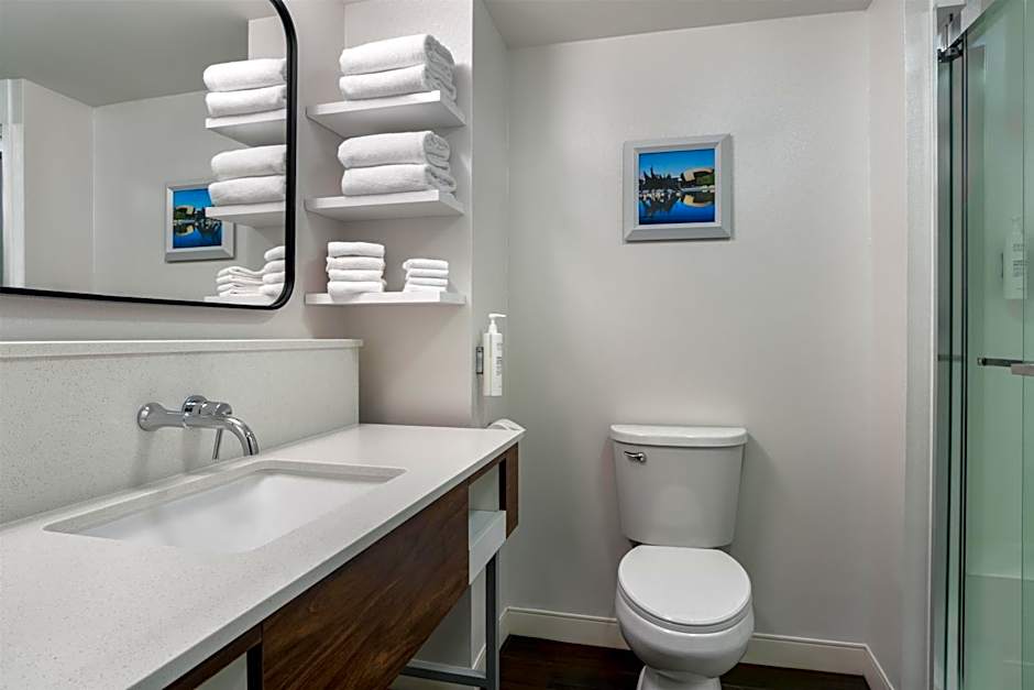 Hampton Inn & Suites Albany-Downtown