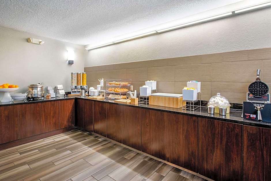La Quinta Inn & Suites by Wyndham Fort Lauderdale Tamarac