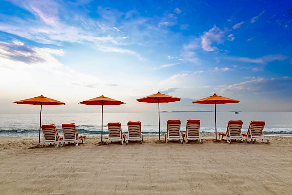 Pacific Edge Hotel