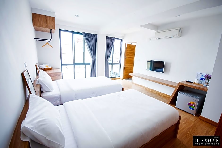 The LogBook room and cafe'