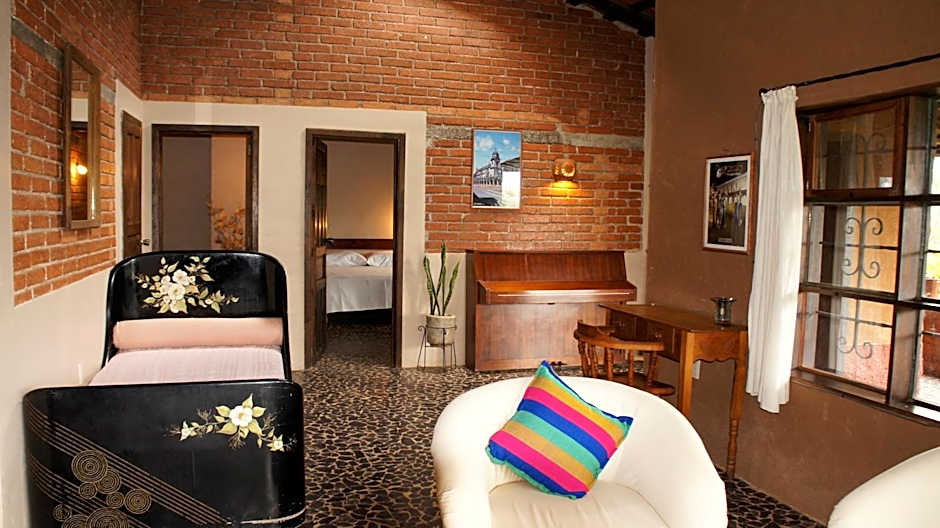 Villa Patzcuaro Garden Hotel & RV Park