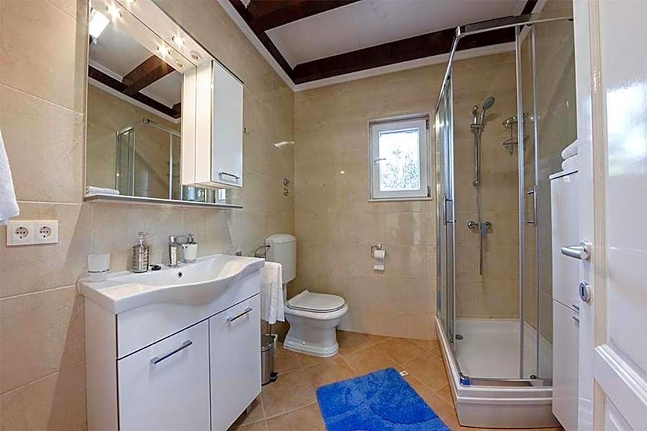 Luxury Beachfront Villa Dalmatino Trogir with private pool right at the beach in Okrug Gornji - Ciovo