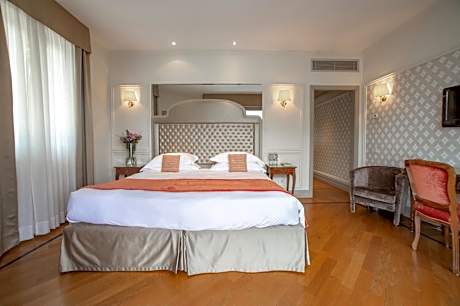 Junior Suite with Lake View