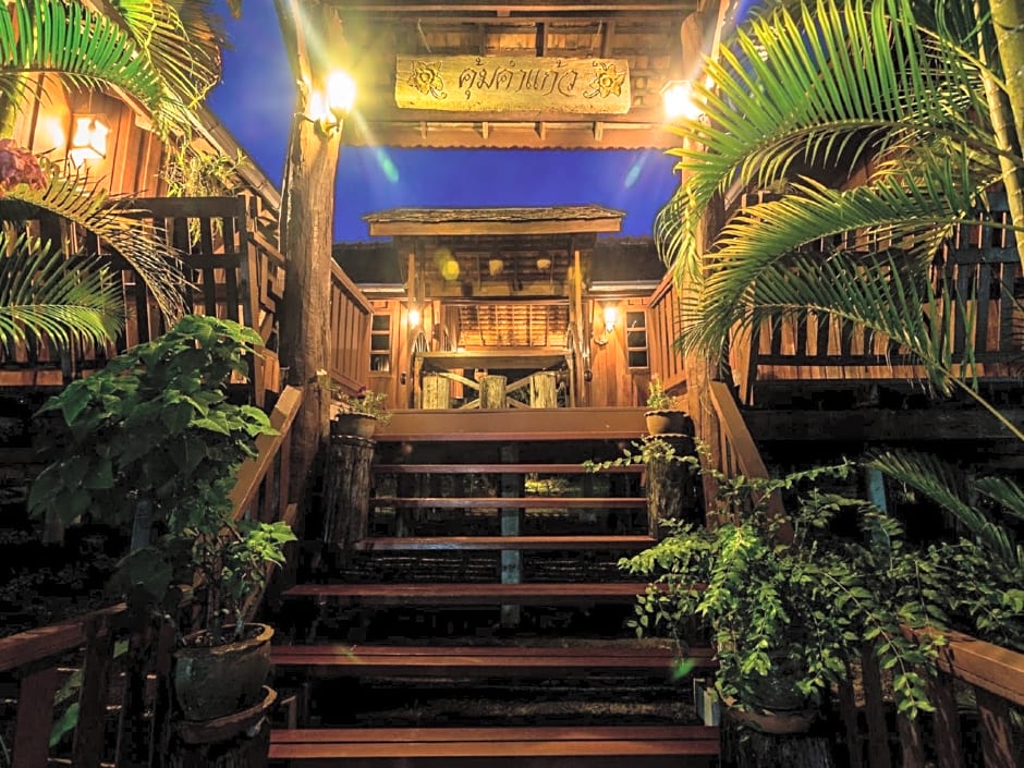 Khoom Kam Kaew