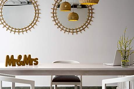 Mr & Mrs White Tinos