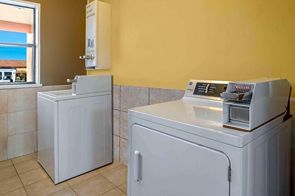 Days Inn by Wyndham Grants
