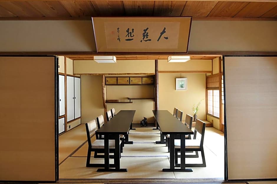 Traditional Kyoto Inn serving Kyoto cuisine IZUYASU