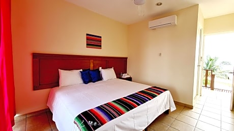 Deluxe Double Room (2 Adults + 1 Child)